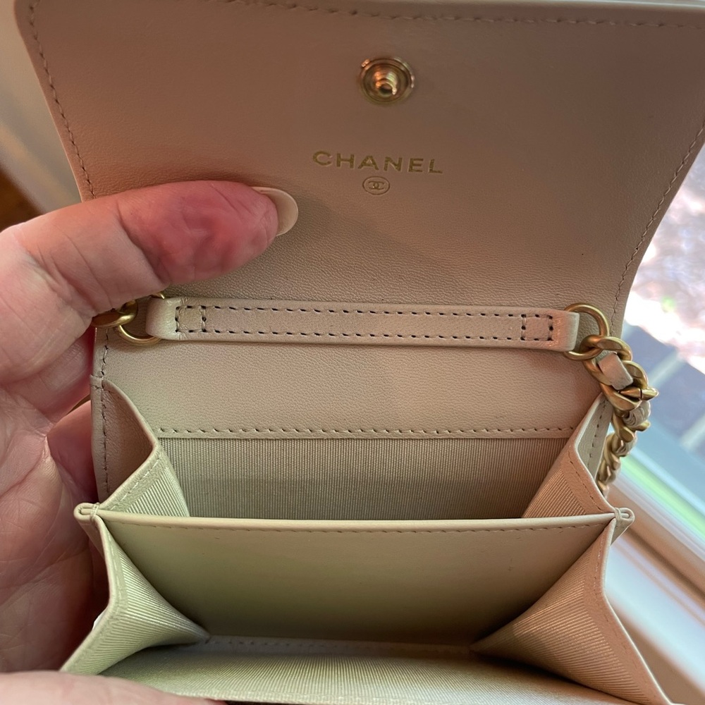 ❌❌❌SOLD❌❌❌CHANEL 19 Authentic Cardholder On Chain - Picture 7 of 16